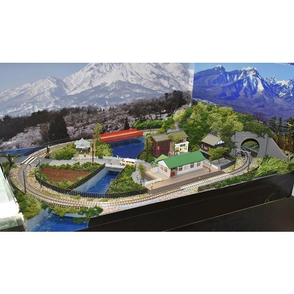 鉄道模型 ジオラマ小型レイアウト 単線60x45cm 昭和の駅前と川※DC