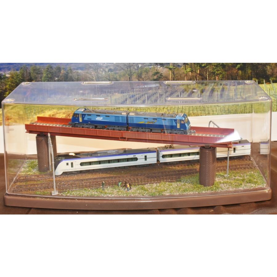 鉄道模型ジオラマ展示台 ケース付 立体交差 地上複線 高架単線 34x13xh13cm Tgk004 コレクターズショップサザン 通販 Yahoo ショッピング
