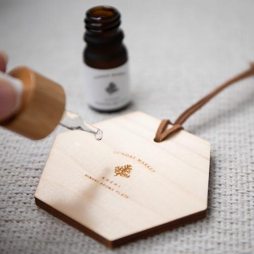 ヒノキ アロマプレート アロマオイル エッセンシャルオイル フレグランスオイル 国産 土佐ヒノキ 芳香剤 車 高級素材使用ブランド エッセンシャルオイル