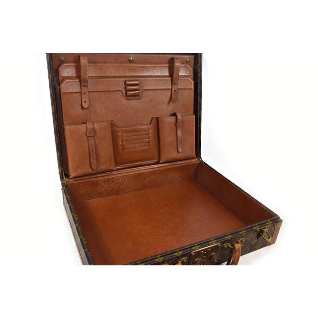 LOUIS VUITTON ルイヴィトン プレジデント M53012 仕切付き LOUIS VUITTON ルイヴィトン プレジデント M53012 仕切付き