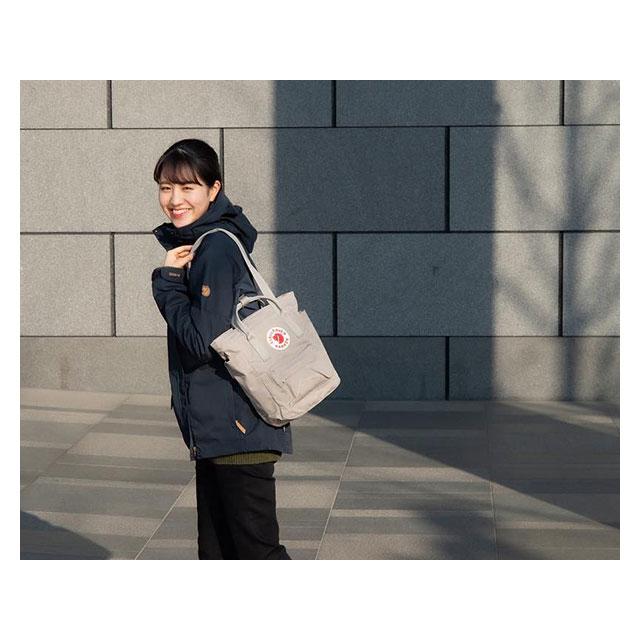 国内正規品 フェールラーベン FJALLRAVEN カンケン トートパック KANKEN TOTEPACK 14L FOG 021 フォグ グレー 灰色 肩掛け トートバッグ ショルダーバッグ 2WAY | Fjallraven Kanken | 03