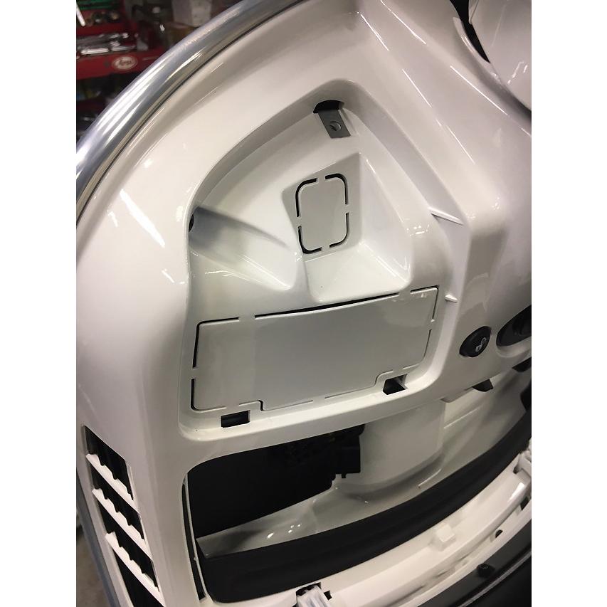 ベスパ Vespa ベスパ GTS USB電源プラグ付ツールボックス