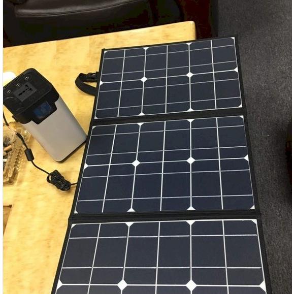 災害支援 ポータブル 高効率 折りたたみ ソーラーパネル 50W DC 災害支援 ポータブル 高効率 折りたたみ ソーラーパネル 50W DC