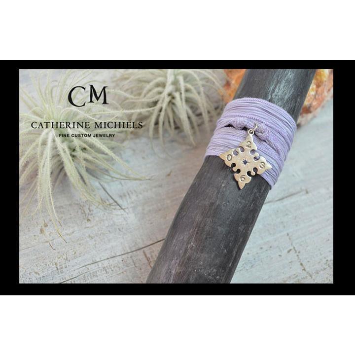 キャサリンミッシェル Catherine Michiels Silk Code Bracelet シルクリボン ブレスレットmeilose 36 Cross Ss With Blue Sapphire Cm 0060ss B Sap エスカーブスタジオ 通販 Yahoo ショッピング