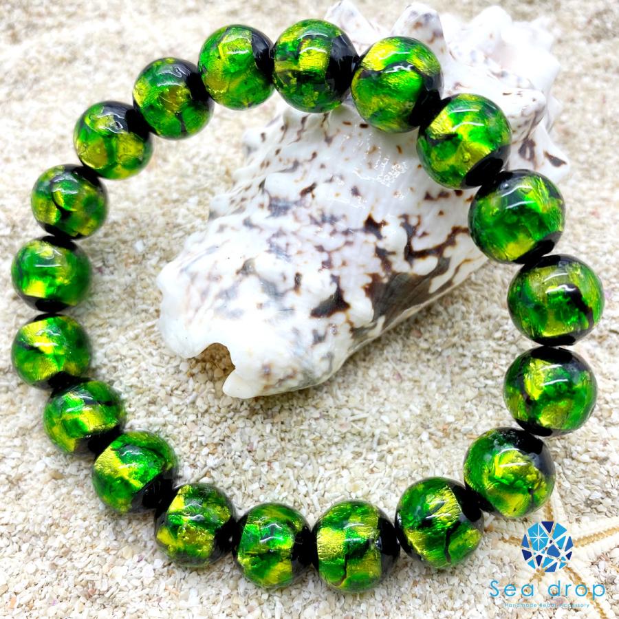 ビーズブレスレット 青と緑 青と緑のガラスビーズブレスレット - メルカリ