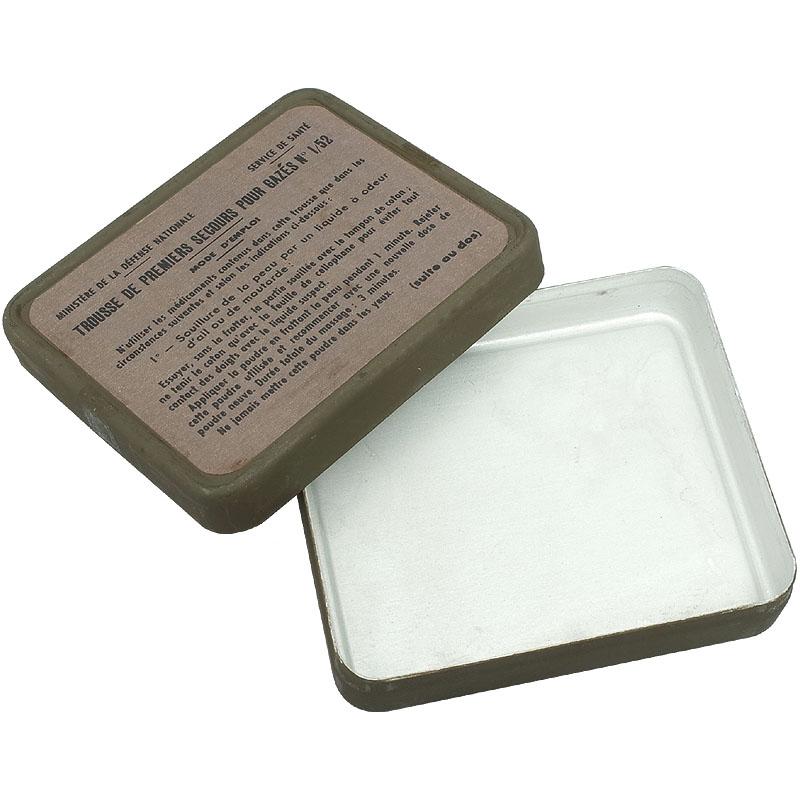 現地購入 フランス軍のFirst Aid l Box メディカルボックス フランス軍のFirst Aid Metal Box | BREMENS - 旅と暮らしの雑貨店