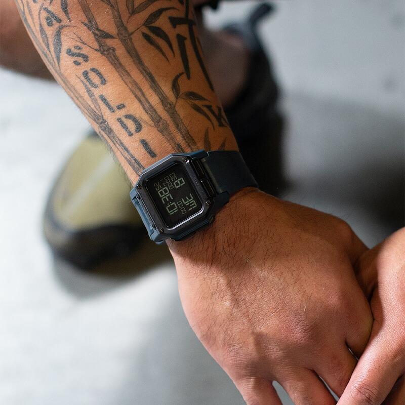 NIXON ニクソン #A1180 Regulus レグルス デジタルウォッチデジタル腕時計 LED表示 日付表示 多機能防水 スポーツ ミリタリー ストップウォッチ ニクソン LED表示 日付表示 多機能防水 スポーツ ミリタリー ストップウォッチ