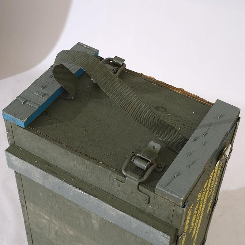 イタリア軍 81mm 迫撃砲弾 ウッドボックス 67×33×26cm USED イタリア軍 81mm 迫撃砲弾 ウッドボックス 67×33×26cm USED