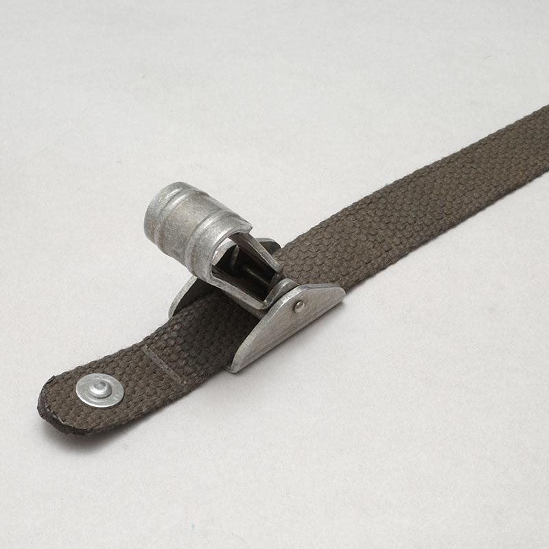 ベルトループ　キーリング　軍用品、軍事品、ミリタリー、ヴィンテージ 1点ならメール便可 ドイツ軍 リング キーホルダー USED EE828UN <BR