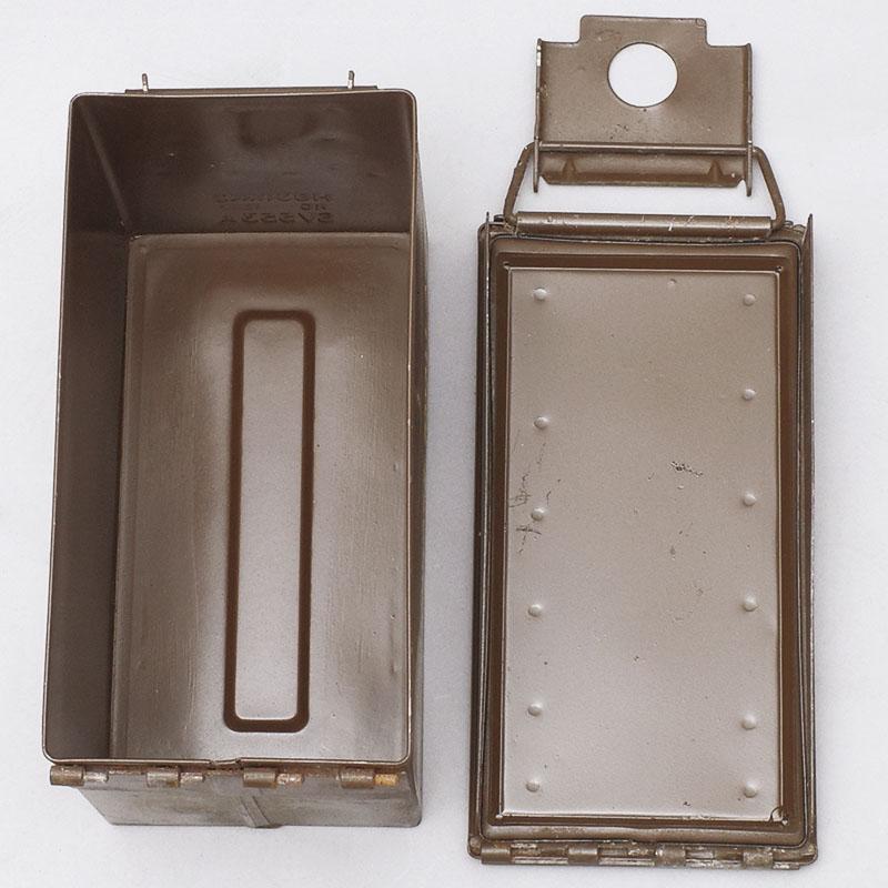 イギリス軍 スチール アンモボックス ブラウン 5.56mm USED イギリス軍 スチール アンモボックス ブラウン 5.56mm USED