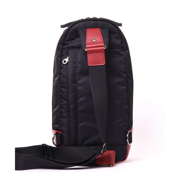 美品　SEAL ボディバッグ　ショルダーバッグ　黒/赤SEAL ボディバッグ SEAL ボディバッグ MA-1 MODEL ワンショルダーバッグ 防水 本革 日本製