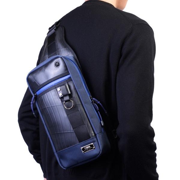 【美品.未使用に近い】SEAL シール　ボディバッグ 斜め掛け レザー SEAL - SEAL シール ボディバッグ バナナショルダーバッグ 黒青