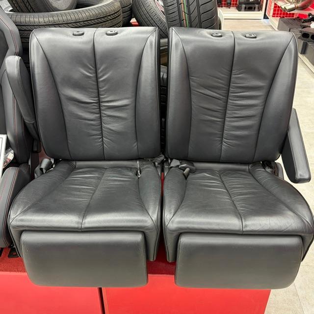 E51エルグランド　ヘッドレス エルグランド 日産 エルグランドE51純正 2列目シート ヘッドレスト欠品