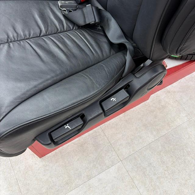 E51エルグランド　ヘッドレス エルグランド 日産 エルグランドE51純正 2列目シート ヘッドレスト欠品