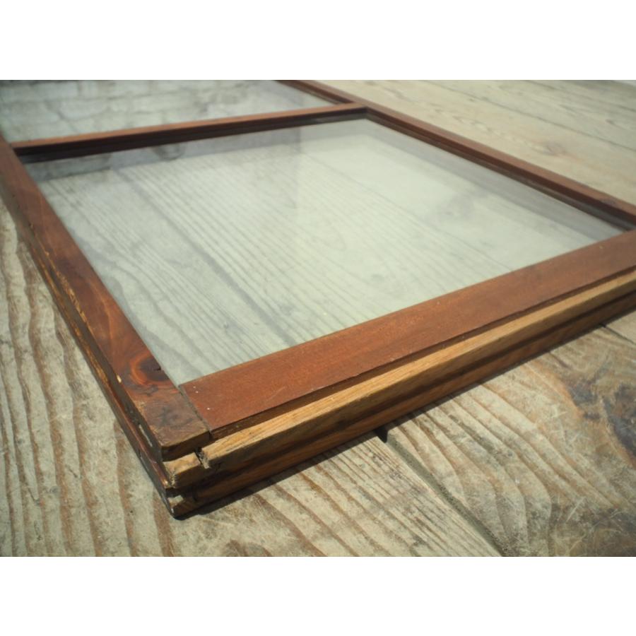 迅速な対応で商品をお届け致します ユe0411 2枚 アンティーク ゆらゆらガラスの古い木枠引き戸 建具 波ガラス戸 サッシ 小窓 建材 素材 レトロa下 Gafengenharia Com Br