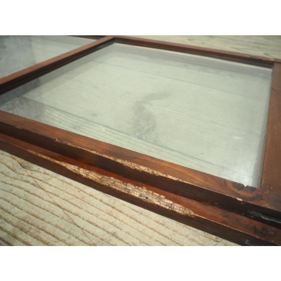 迅速な対応で商品をお届け致します ユe0411 2枚 アンティーク ゆらゆらガラスの古い木枠引き戸 建具 波ガラス戸 サッシ 小窓 建材 素材 レトロa下 Gafengenharia Com Br