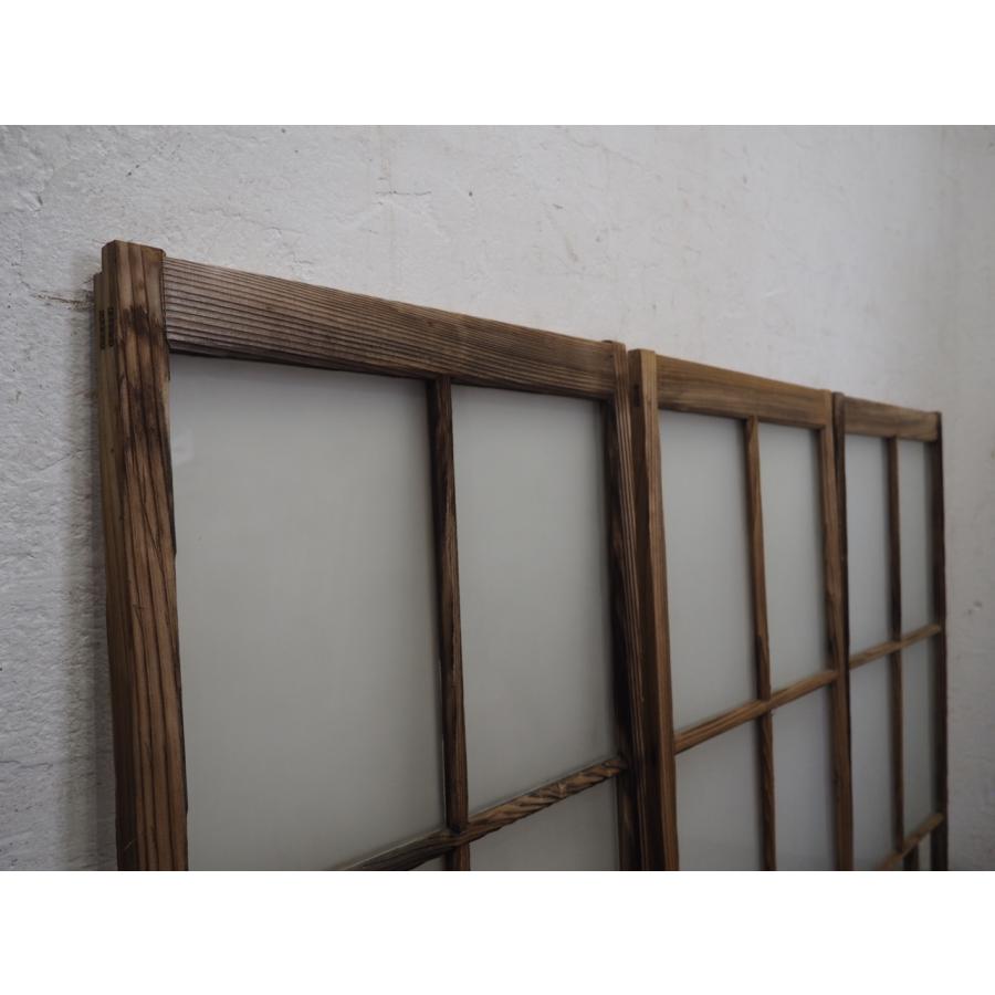 引き戸　昭和レトロ　建具　引き戸　窓枠　窓　サイズ大きめ　沢山あります、 タS0379◇【H107cm×W56cm】×3枚◇レトロな味わいの古い木枠引き戸◇古