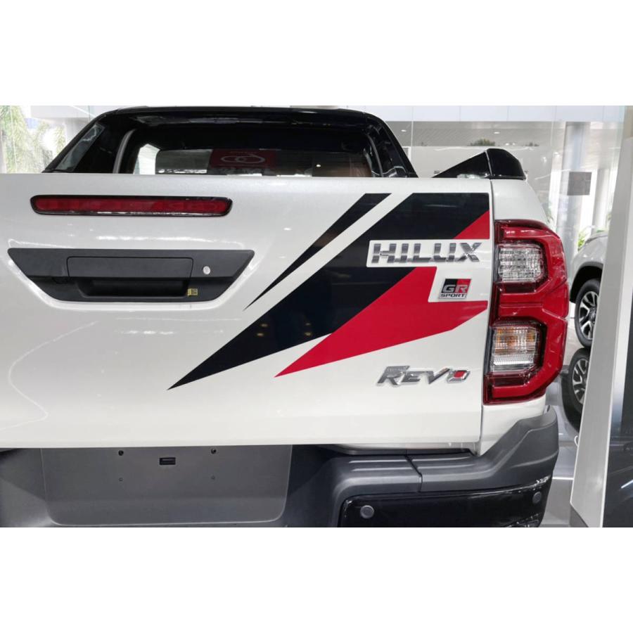 ハイラックス 新型ハイラックス タイ本国仕様 GR SPORT デカール 黒い