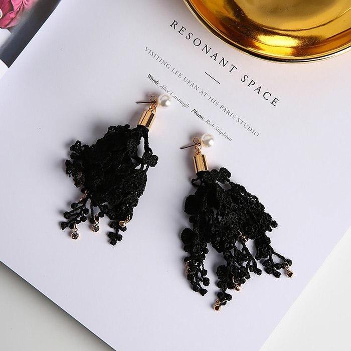 花モチーフ レースピアス 黒と白　三連ピアス 三点 楽天市場】フラワーピアス 3連の通販