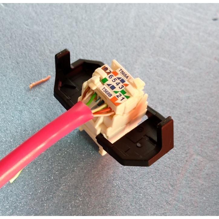 3M 専用工具不要 CAT.6 UTP 埋込モジュラージャック VOL-OCK6-U8 壁