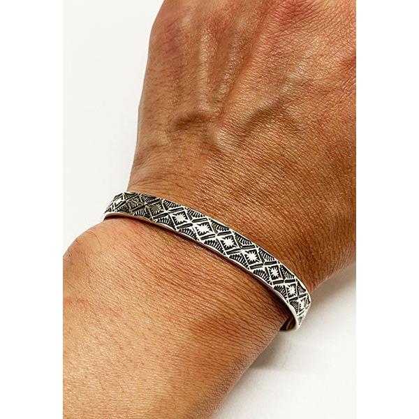 スタンプワークバングル Henry Mariano作 TYPE A : SEEK - 通販