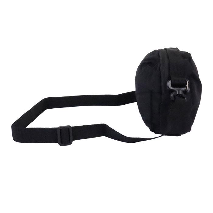 UMBRO ブラック スリングバッグ UMBRO ブラック スリングバッグ