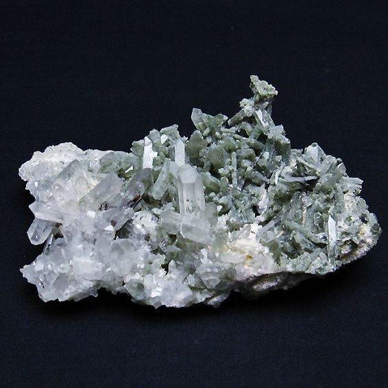 グリーンファントムクォーツ クラスター アメリカ産 t126-7891 : 誠安