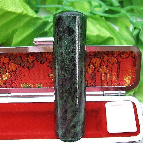 緑色の美しい鉱石の石印材　骨董　篆刻　鉱物　天然石 緑色の美しい鉱石の石印材 骨董 篆刻 鉱物 天然石