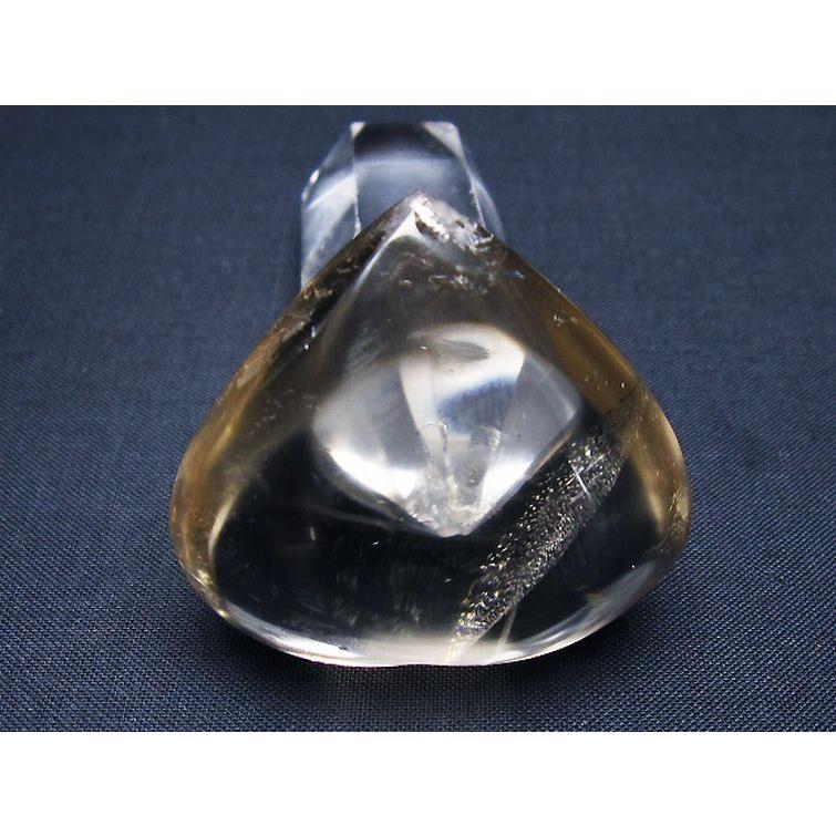 ライトニング水晶ハート 置物 t387-14426 : 誠安天然石専門店 - 通販