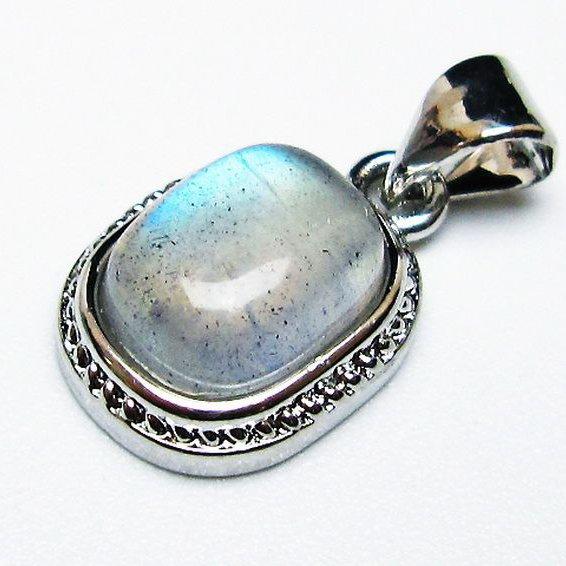 ラブラドライト 発色多数 希少 ラブラドライト 発色多数 希少 魅力的な