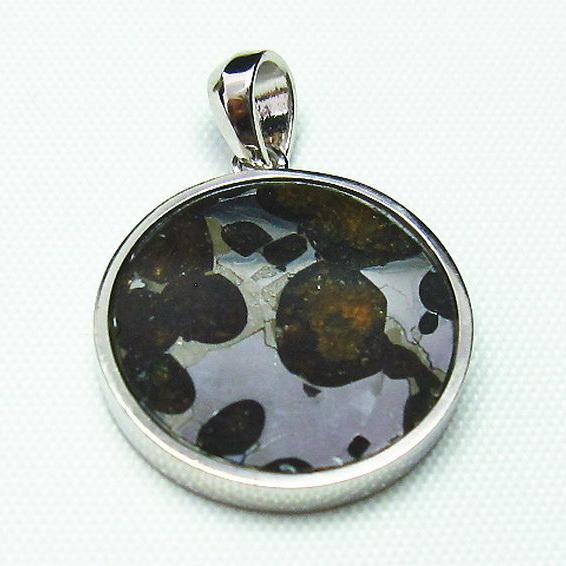 パラサイト 隕石 カンラン石 ペンダント シルバー silver925 - メルカリ