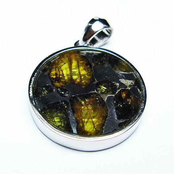 パラサイト 隕石 カンラン石 ペンダント シルバー silver925 - メルカリ