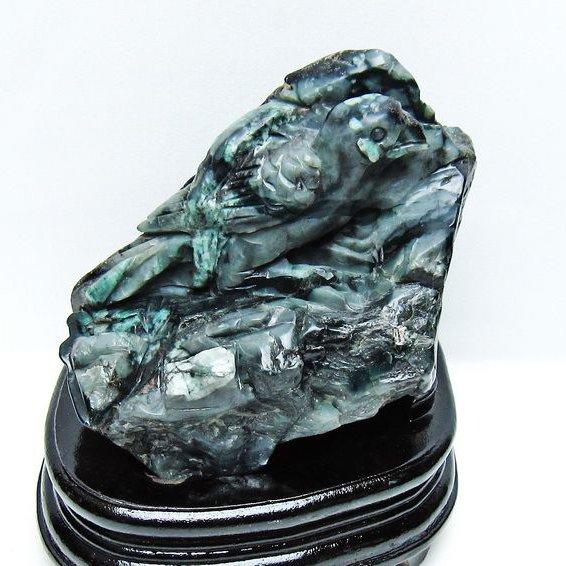 1.8Kg エメラルド 手彫り 鳥 置物 t583-1185 : 誠安天然石専門店