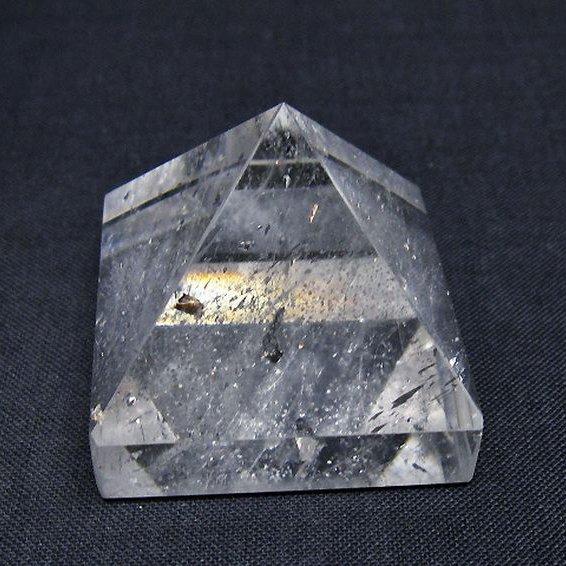 隕鉄(鉄隕石)ピラミッド型 石鉄隕石 パラサイト | 隕石販売.jp