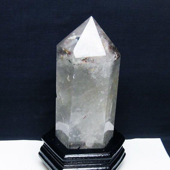 1.7Kg 虹入り ガーデンクォーツ（庭園水晶）ヒマラヤ水晶 六角柱 t627