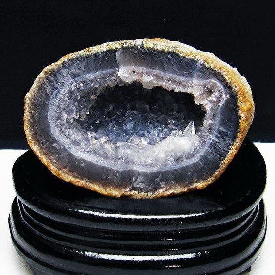 ウルグアイ産 アゲート水晶ドーム カルサイト共生 t640-2106 : 誠安