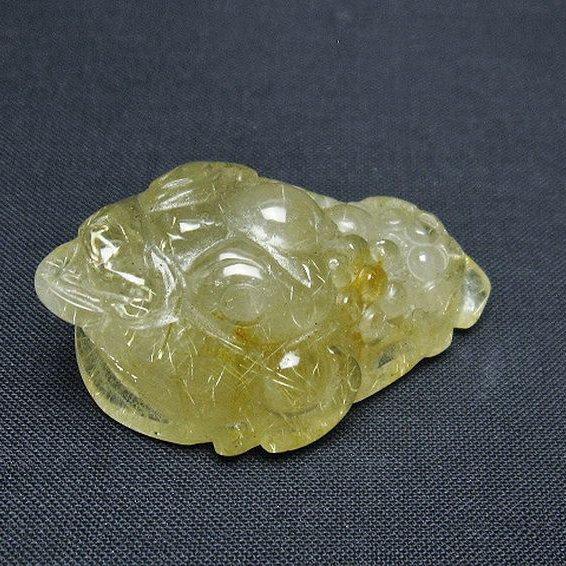 ルチルクォーツ 置物 金蟾 ゴールドタイチンルチル t801-568 : 誠安