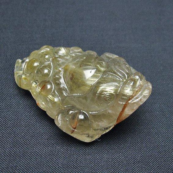 ルチルクォーツ 置物 金蟾 ゴールドタイチンルチル t801-647 : 誠安