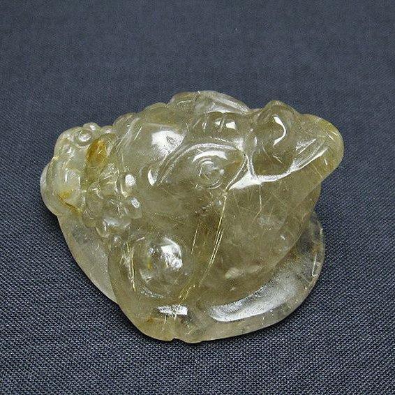 ルチルクォーツ 置物 金蟾 ゴールドタイチンルチル t801-689 : 誠安