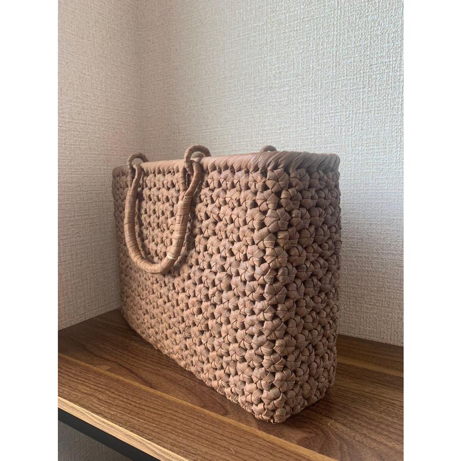 国産山葡萄 山葡萄かごバッグ 手作り 籠バッグ 花編み 内布あり チャーム付き 和服バッグ ゆかたバッグ レディースバッグ (約)幅34×本体高さ24×マチ10cmの画像