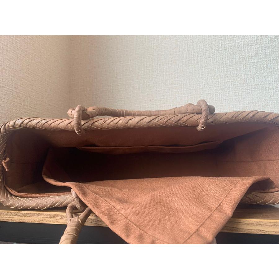 国産山葡萄 山葡萄かごバッグ 手作り 籠バッグ 花編み 内布あり チャーム付き 和服バッグ ゆかたバッグ レディースバッグ (約)幅34×本体高さ24×マチ10cmの画像