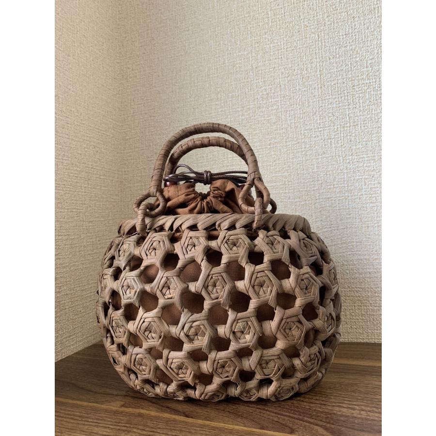 国産山葡萄 手作り かごバッグ 薔薇花編み 丸い 巾着タイプ内布 和服