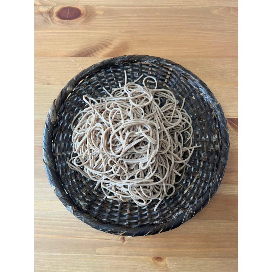 【20枚セット】蕎麦ざる 竹ざる 蕎麦皿 手作りそばざる 黒竹 直径約24cm 戸隠風 (盛り目安 大盛り一人前) 20枚セット 年越しそばざるの画像