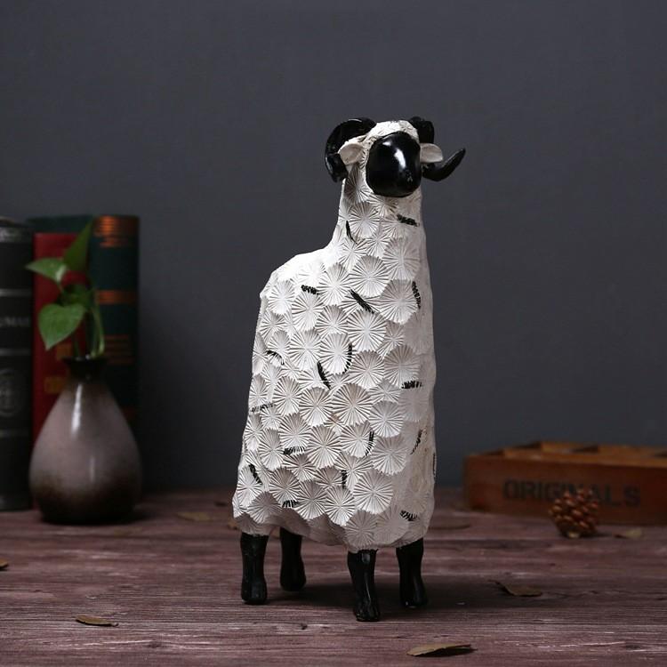 ヒツジの人形 置物 オブジェ インテリア 雑貨 置き物 誕生日