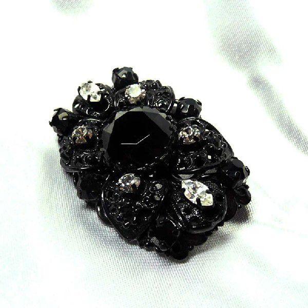 ブローチ ドイツ製 透かし黒 クリスタルガラス オーバル 黒 : 西洋硝子