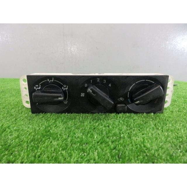 ミニキャブ GD-U61T ACスイッチ/エアコンパネル 3G83 W74 MR398766