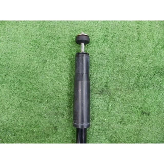 ステップワゴンスパーダ DBA-RK5 右リアショックアブソーバー R20A