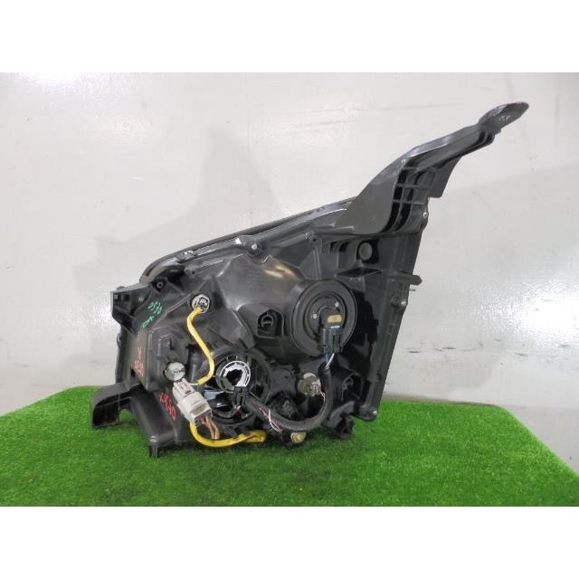 NOAH ノア DBA-ZRR70G 右ライト/右ヘッドライト 3ZR-FE 1F7 28-200