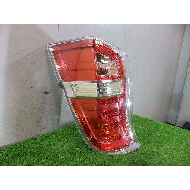ステップワゴン DBA-RK1 後期 左テールランプ R20A NH704M W0587 33550