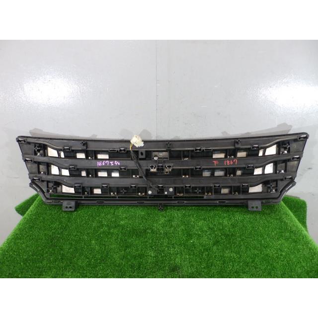 デリカD2/D:2 DAA-MB46S フロントグリル K12C ZVR 72110-81P0 MQ512844